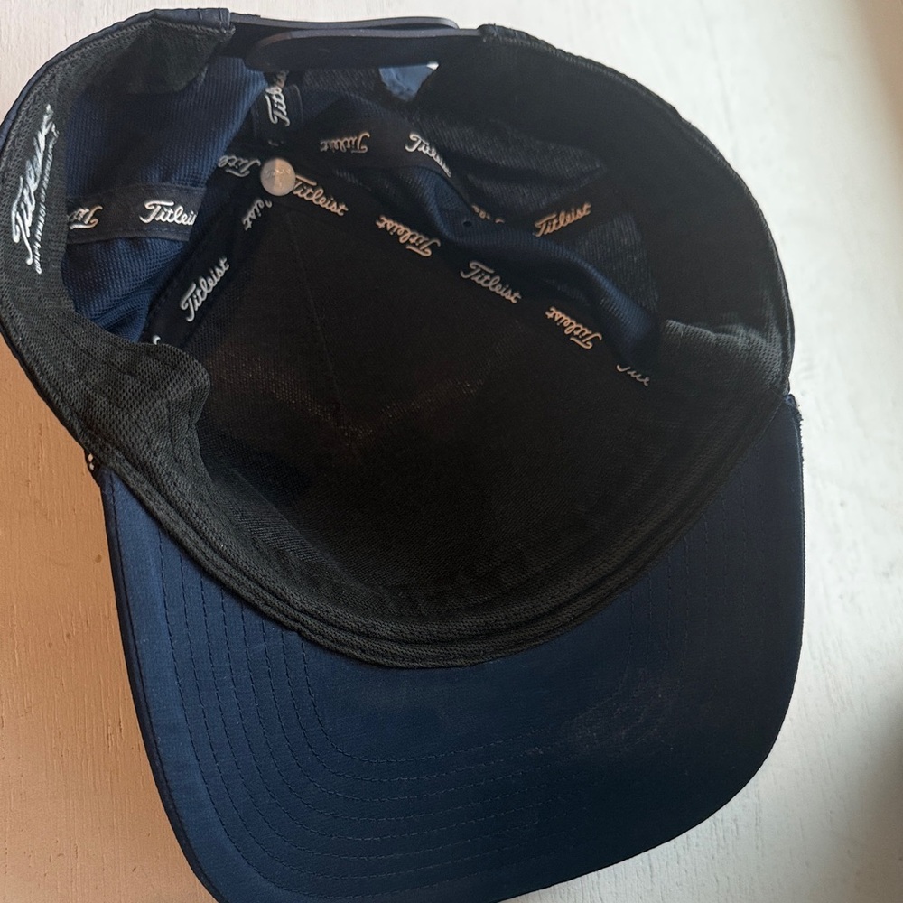 Titleist Navy Hat with Rope-Trim and Round Logo - Picture 2 of 4